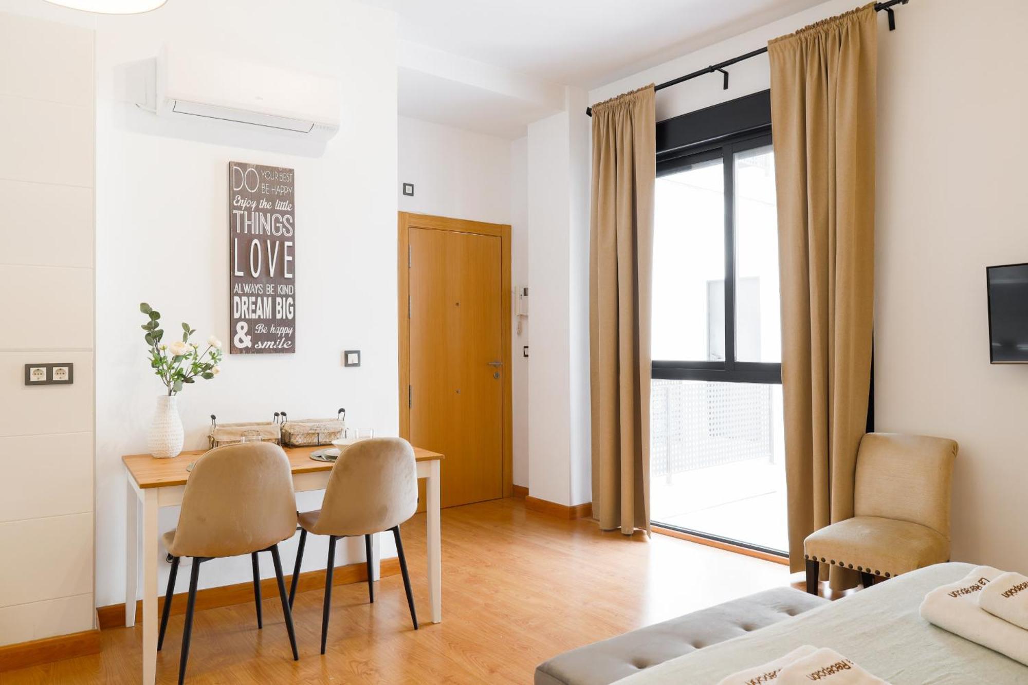 C15 - Charming Modern Studio In The Centre مالقة المظهر الخارجي الصورة